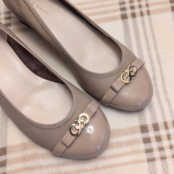 Cole Haan Waterproof Elsie Logo Wedge in Patent Maple Sugar Tan Color Size 6.5 - Picture 8 of 13